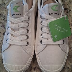 NEW Cariuma Low Oca White Canvas Sneakers